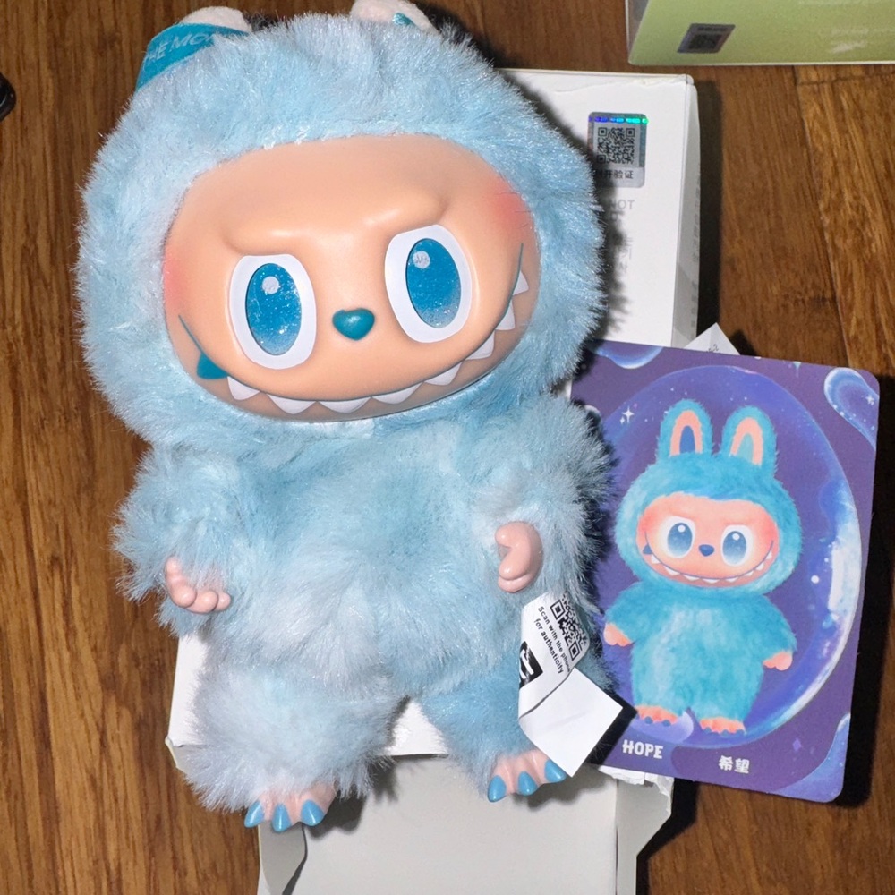 HOPE LABUBU V3 AUTHENTIC